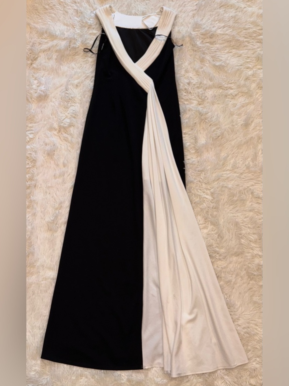 NEW TADASHI SHOJI Plaza V-Back Drape back Crepe Black/ Ivory Gown sz S - Picture 8 of 9